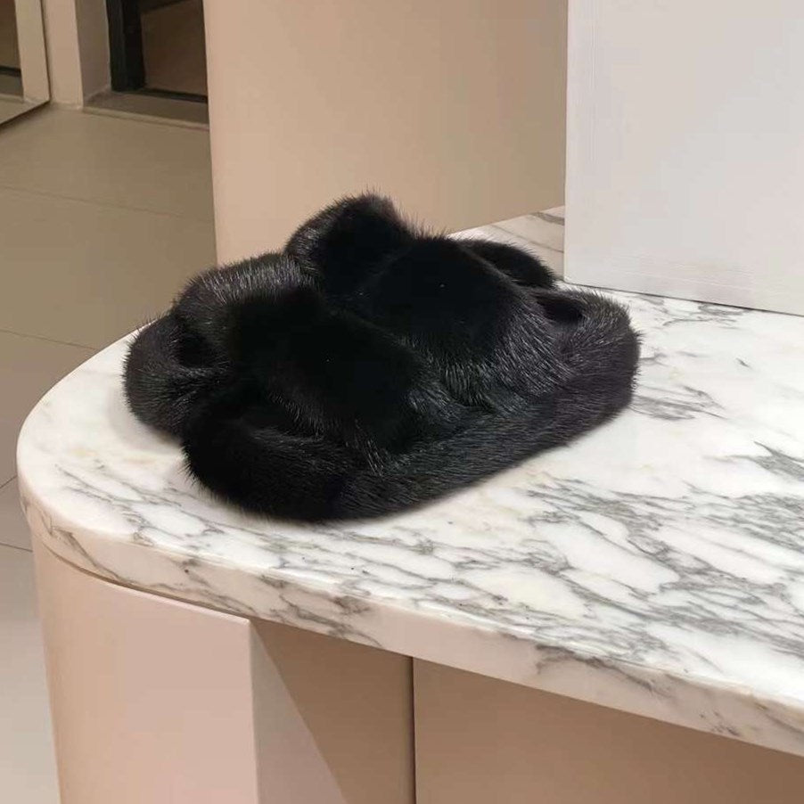 Luxury fur fashion slippers